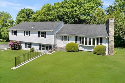 /international/us/7-westwood-drive-portsmouth-ri-110108447551/