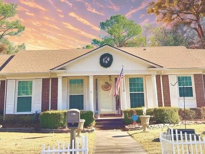 /international/us/1213-vine-street-anniston-al-110108569775/