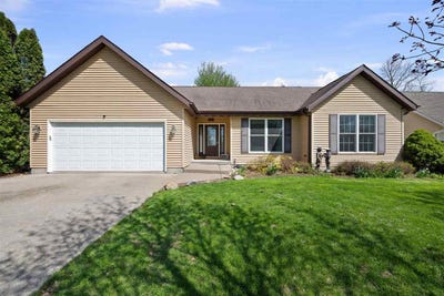 /international/us/318-sycamore-st-wilton-ia-110107636257/