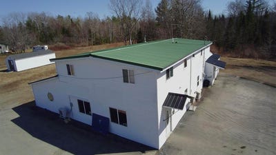 /international/us/442-west-broadway-lincoln-me-110107260235/