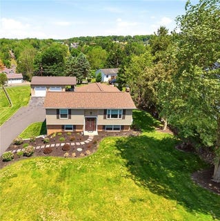 /international/us/706-shawnee-drive-south-manheim-twp-pa-110108354799/