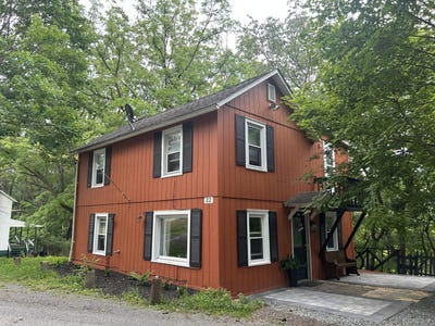 /international/us/22-quay-avenue-mount-pocono-pa-110100878662/