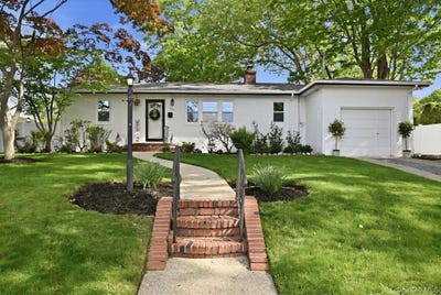 /international/us/241-commonwealth-avenue-massapequa-ny-110108301561/