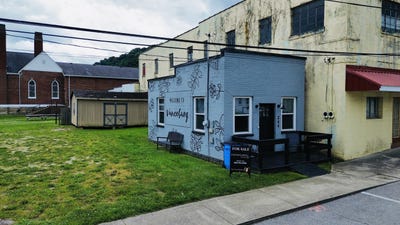 /international/us/244-main-street-vanceburg-ky-110108202109/