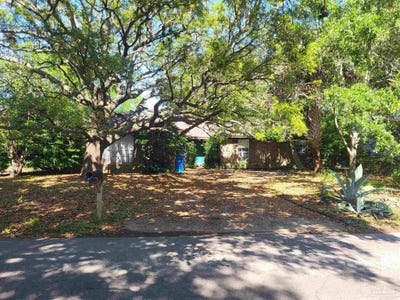 /international/us/1020-great-oaks-dr-gulf-breeze-fl-110108303168/
