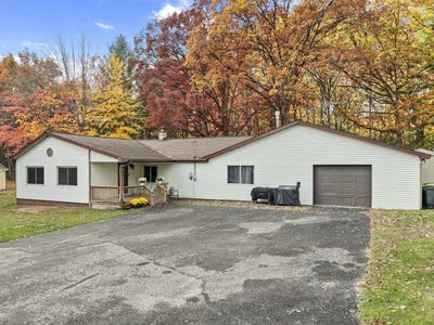 /international/us/4861-e-higgins-lake-drive-roscommon-mi-110103109429/