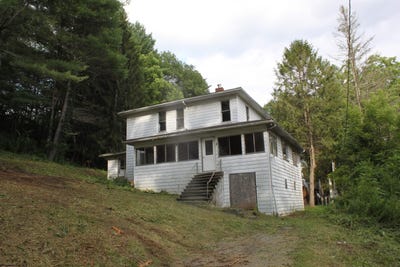 /international/us/54-greenbrier-street-camden-on-gauley-wv-110098486443/