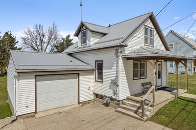 /international/us/22-se-3rd-avenue-waukon-ia-110107356870/