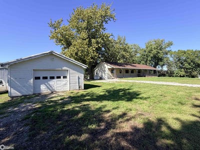 /international/us/1814-223rd-street-libertyville-ia-110120026449/