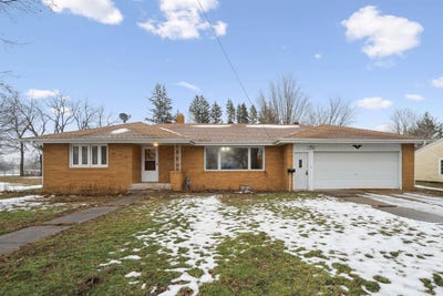 /international/us/402-s-washington-avenue-fredericksburg-ia-110104411401/