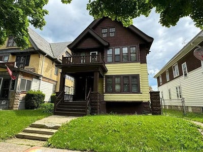 /international/us/2444-n-40th-st-milwaukee-wi-110107781621/