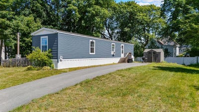 /international/us/22-manchester-street-pittsfield-nh-110101262714/