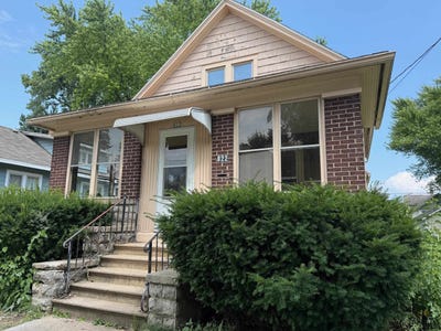 /international/us/822-oak-street-oshkosh-wi-110101430676/?lang=id