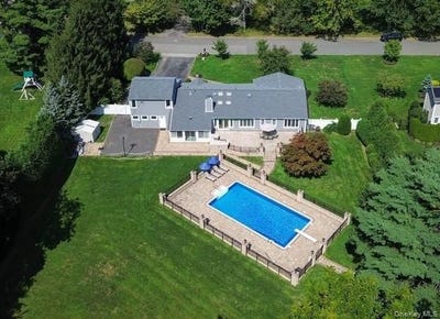 /international/us/135-hickman-street-syosset-ny-110120460471/