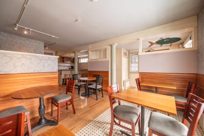 /international/us/33-w-main-street-wilmington-vt-110105196750/