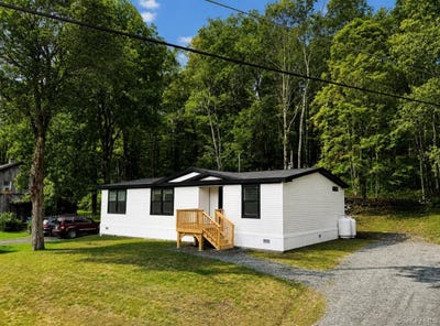 /international/us/256-main-street-livingston-manor-ny-110108849526/