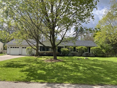 /international/us/7852-state-street-brighton-mi-110107889435/