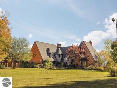 /international/us/55-s-hope-ridge-traverse-city-mi-110107695145/