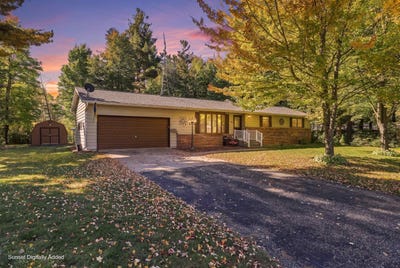 /international/us/1617-oak-street-almond-wi-110120508825/