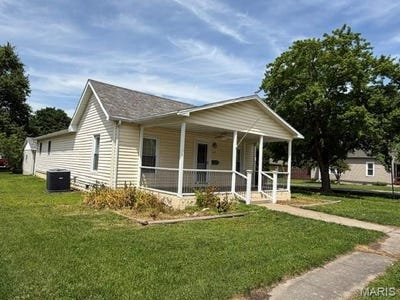 /international/us/625-young-street-nokomis-il-110108471626/