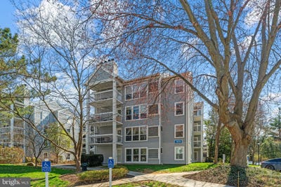 /international/us/3179-summit-square-drive-oakton-va-110108090225/