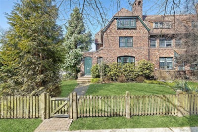 /international/us/205-puritan-avenue-forest-hills-ny-110106301174/