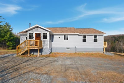 /international/us/212-chelsea-road-corinth-vt-110103423635/