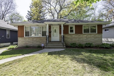 /international/us/1316-n-ash-street-waukegan-il-110108119440/
