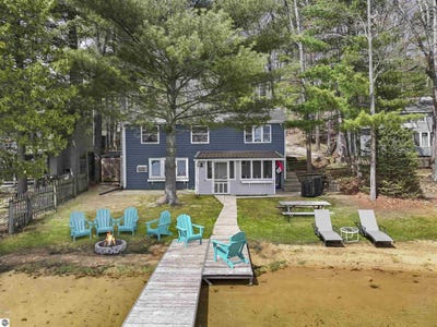/international/us/489-peninsula-trail-traverse-city-mi-110109003565/
