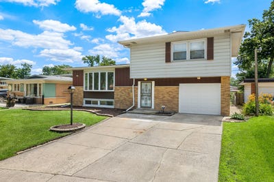 /international/us/146-pleasant-drive-chicago-heights-il-110109217035/