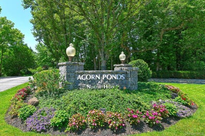 /international/us/19-frost-pond-drive-roslyn-ny-110120149444/