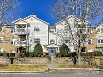 /international/us/19763-deer-valley-drive-cornelius-nc-110104606657/