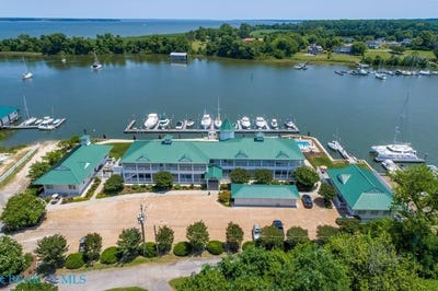 /international/us/26-oyster-road-urbanna-va-110106924334/