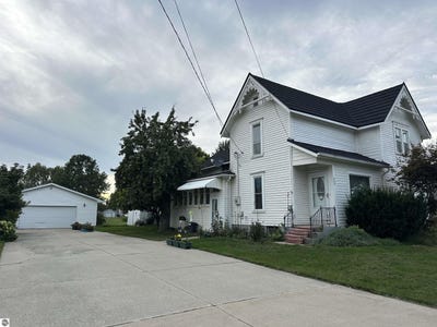 /international/us/333-n-chippewa-shepherd-mi-110110174235/