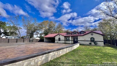 /international/us/309-hill-st-cuero-tx-110096287431/