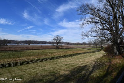 /international/us/8216-sutherland-farm-road-prospect-ky-110101662437/