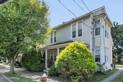 /international/us/82-linden-place-red-bank-nj-110101917729/