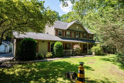 /international/us/9-hickory-drive-east-stroudsburg-pa-110100681219/