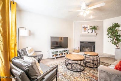 /international/us/5808-6th-street-lubbock-tx-110108960769/
