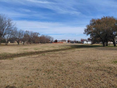 /international/us/1001-myles-dr-wellington-ks-110103649392/