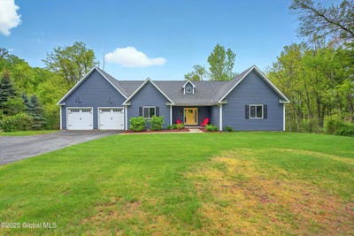 /international/us/18-kitchell-lane-queensbury-ny-110099814474/