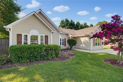 /international/us/3701-woodpark-drive-jamestown-nc-110109737162/