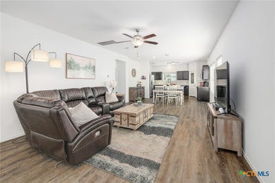 /international/us/735-circle-way-jarrell-tx-110120149290/