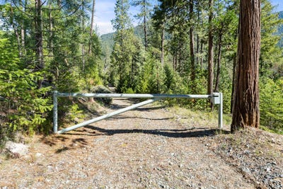 /international/us/coyote-creek-road-wolf-creek-or-110107152928/