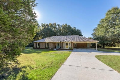 /international/us/2566-lamb-road-smiths-station-al-110110374276/