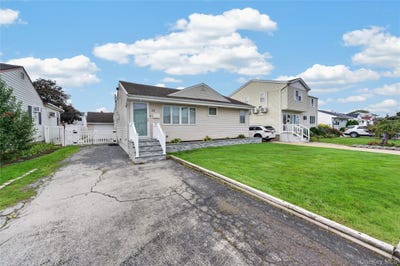 /international/us/33-hubbard-avenue-freeport-ny-110110418070/