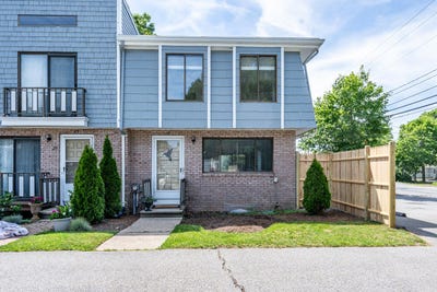 /international/us/329-west-main-street-hyannis-ma-110100465868/