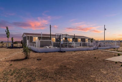 /international/us/35-tyler-loop-moriarty-nm-110108267474/
