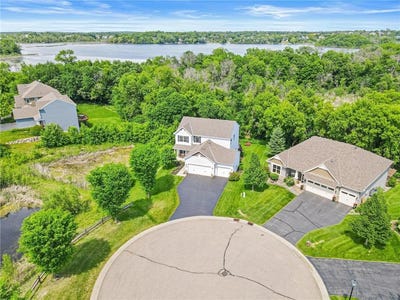 /international/us/2215-lake-circle-victoria-mn-110108588635/