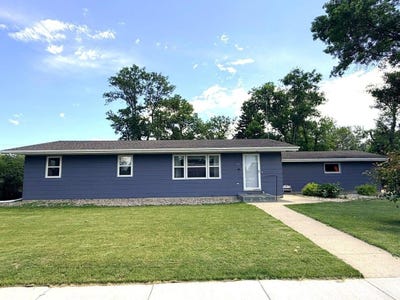 /international/us/110-spring-ave-s-lake-preston-sd-110108984417/